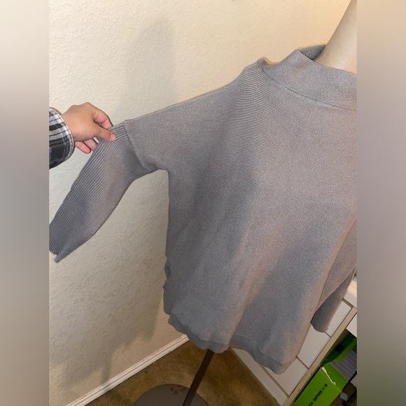 Women’s Mock Sweater Size Large - Picture 2 of 8